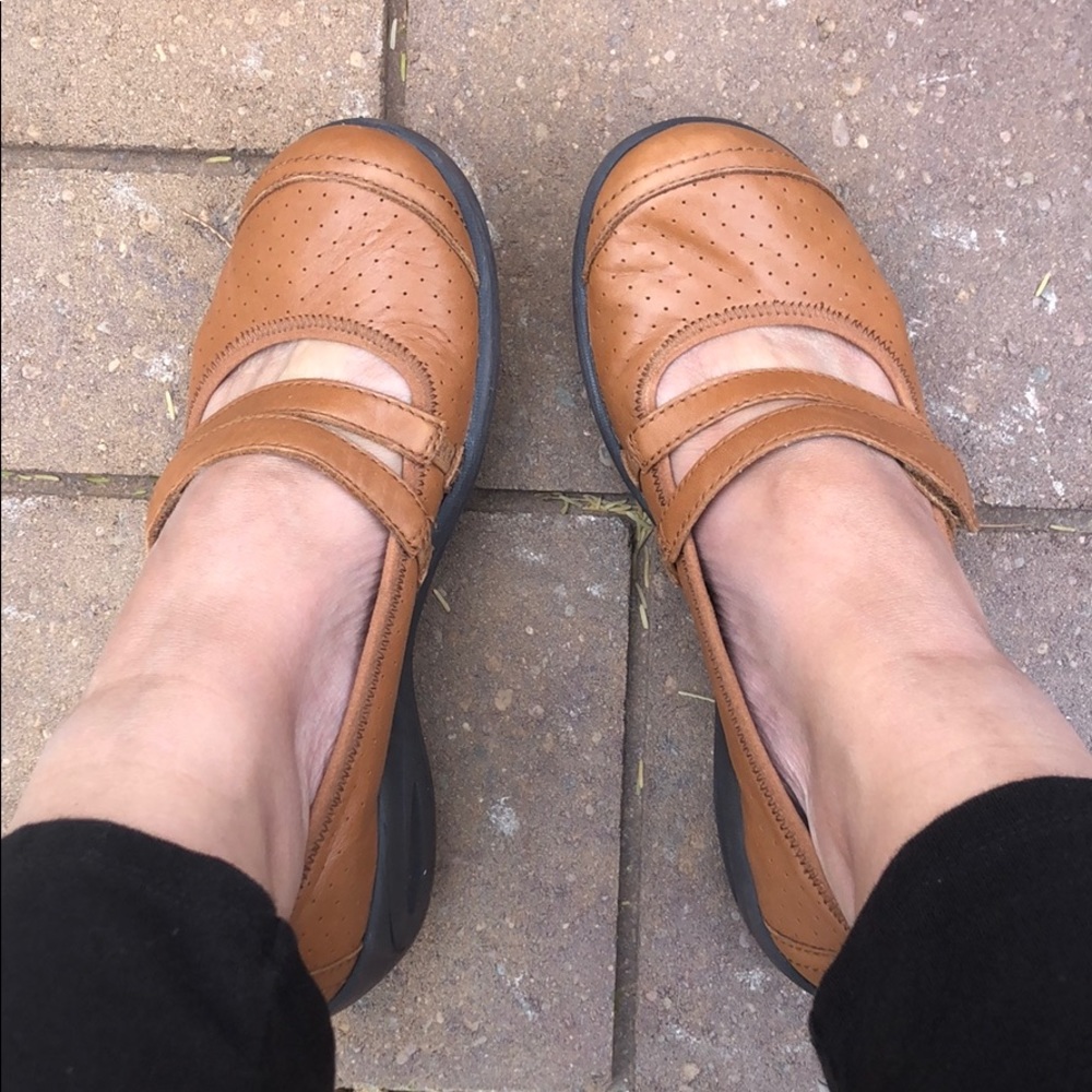 SOLD! EASY SPIRIT Brown Double Strap MJ Pumps. - Picture 3 of 8